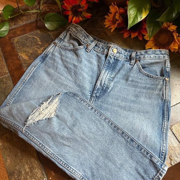 Wrangler Wild West 603 Destructed Straight-leg Jeans (30W x 28L) - Picture 6 of 15